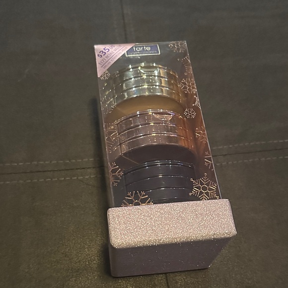 Tarte 9 ways to shine - cheek wardrobe - Picture 2 of 3